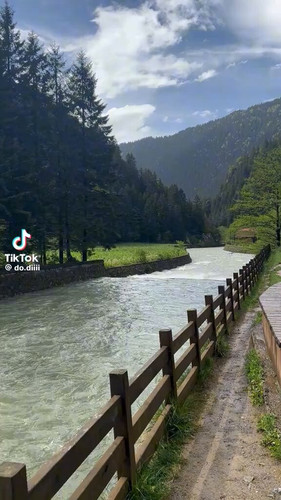 Mww9c9JA C6oq4Km.jpg