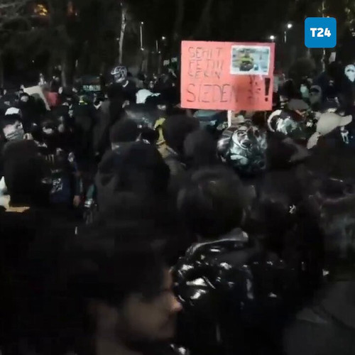 E J 2IwK7 XNaz5H.jpg