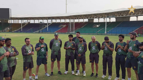 Gtj6ez TCudc8uLl.jpg