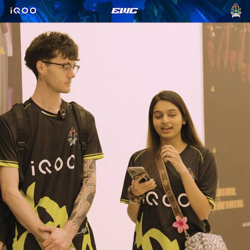 QtmBG6BE5Wa 0UAl.jpg