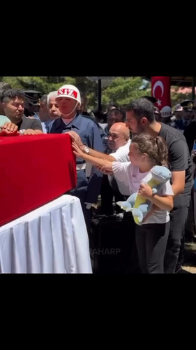 NN FDEQeeweC7xLw.jpg