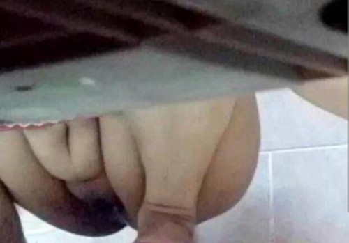 كلنا تجسسنا على ست الكل وهيا في الحمام FMk8BN1.md