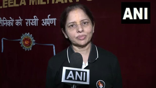 G EHy9T9HNoKHfnM.jpg