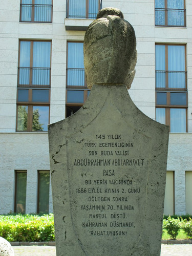 GvtzaqYXAAAJ0Ph.jpg