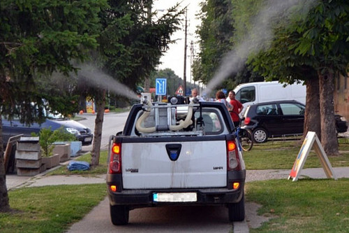 38305 prskanje komaraca iz kola 1.jpg