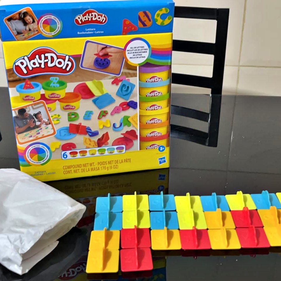 Play-Doh, Massinha de Modelar Infantil, Kit Inicial de Letras – Conjunto de Brinquedo com 26 Carimbos e 6 Potes – A partir de 3 Anos Play-Doh, Massinha de Modelar Infantil, Kit Inicial de Letras – Conjunto de Brinquedo com 26 Carimbos e 6 Potes – A partir de 3 Anos