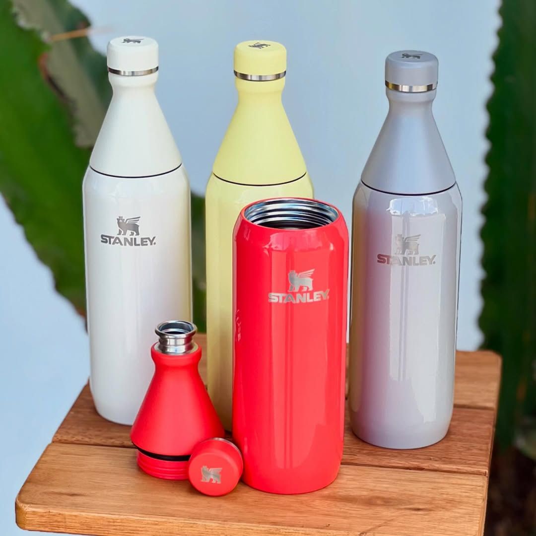 Stanley – Garrafa térmica Slim Bottle para água e bebidas frias, colarinho removível para adicionar gelo, à prova de vazamentos, aço inoxidável, 591 ml Stanley – Garrafa térmica Slim Bottle para água e bebidas frias, colarinho removível para adicionar gelo, à prova de vazamentos, aço inoxidável, 591 ml