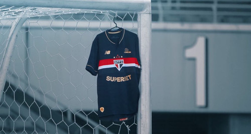 São Paulo lança nova camisa III em celebração ao título mundial de 2005