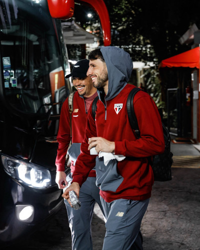 PRESENÇA ILUSTRE! Calleri se junta à delegação do São Paulo apesar de lesão para Copa do Brasil! 