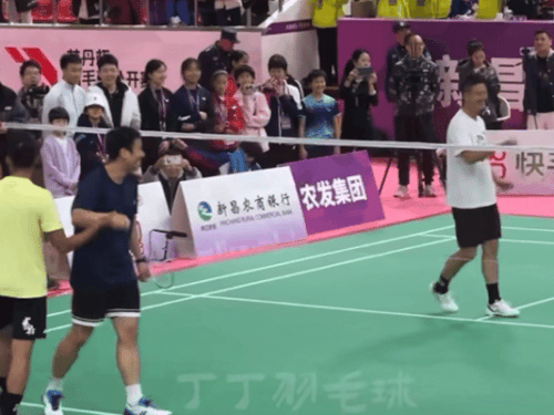 0083Q1sqgy1i491o4jl0ig30eu0b4x6s.gif