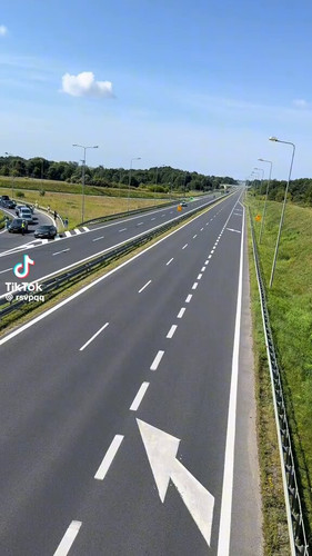 RDtLJSEcXsbMXEve.jpg