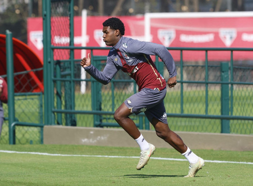Lucas Ferreira se despede do São Paulo antes da venda e desfalca a Libertadores