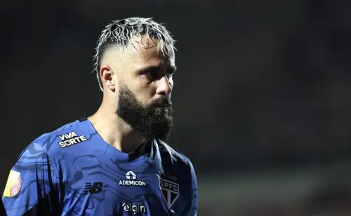 Jandrei solicita saída do São Paulo após descontentamento com eliminação
