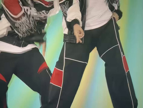 AV 4m7qC139DcVqN.jpg