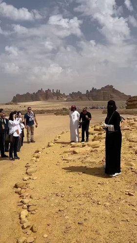 7N 4GLEFYEujmd P.jpg