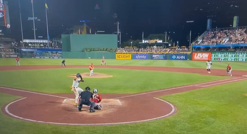 emufGG4 uEmcMdWM.jpg