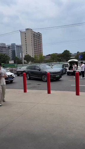 z3FN9KhAsz 4w7 u.jpg