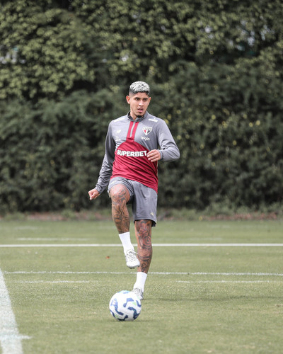 Alan Franco renova contrato e segue no São Paulo por mais uma temporada