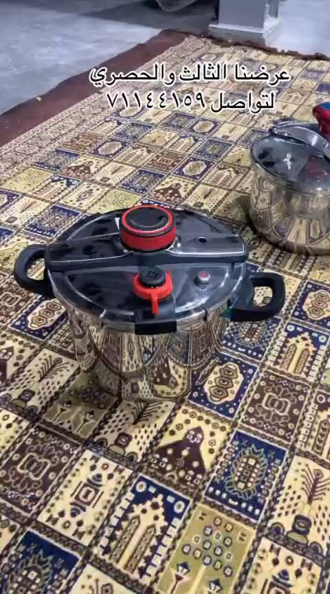 R PZWMJUOR y4x1C.jpg