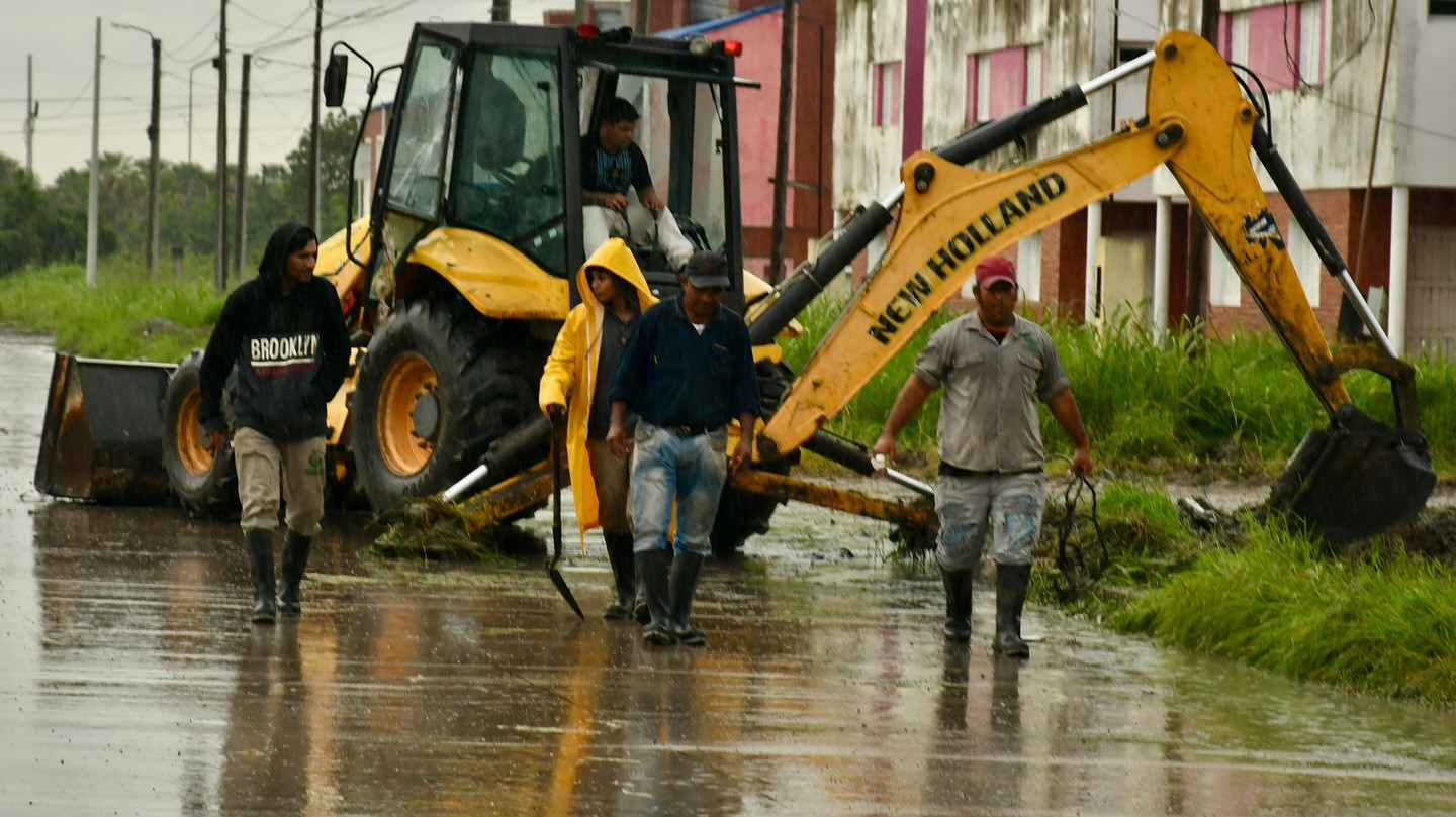 La Municipalidad realizó tareas preventivas este sábado para optimizar el funcionamiento de los desagües pluviales