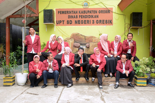foto guru di kolam.jpg