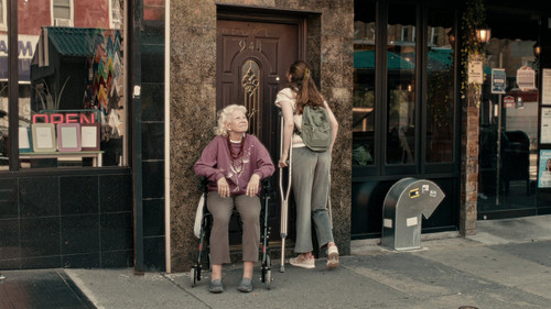 Late.Bloomers.2023.1080p.AMZN.WEB DL.CZ EN.H.264 BYNDR.mkv snapshot 00.21.51 [2025.07.31 08.57.39].jpg
