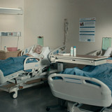 Late.Bloomers.2023.1080p.AMZN.WEB DL.CZ EN.H.264 BYNDR.mkv snapshot 00.08.44 [2025.07.31 08.57.32]