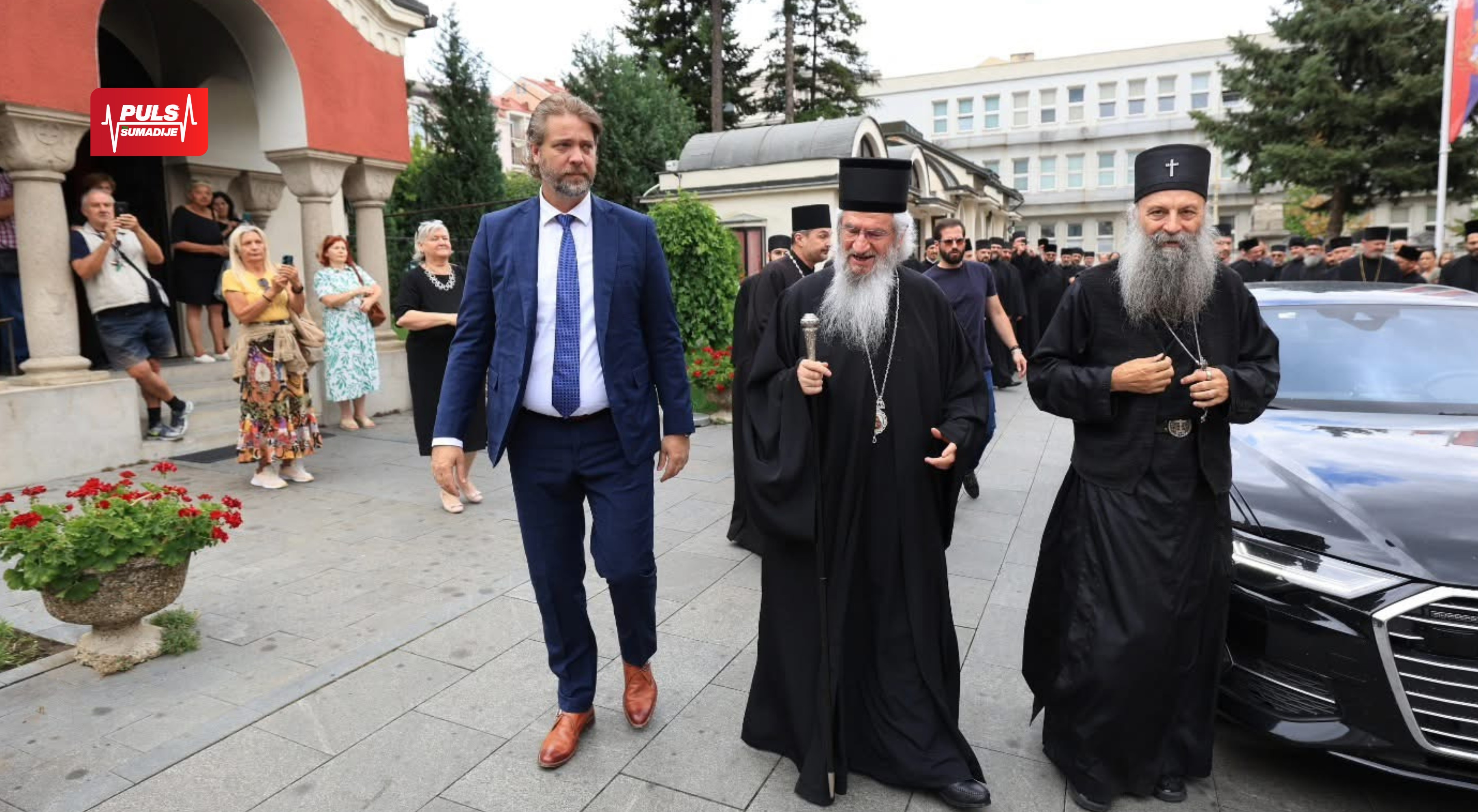 PATRIJAH PORFIRIJE U POSETI SEDIŠTU ŠUMADIJSKE EPARHIJE U KRAGUJEVCU: Susret sa mitropolitom Jovanom, sveštenstvom i gradonačelnikom!