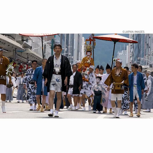 g6 LUjr73x8glDYs.jpg