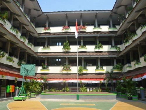 gedung sekolah.jpg
