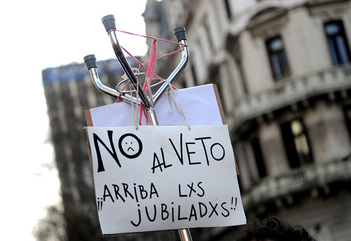 Jubilados MarchaProtesta 2024b.jpg