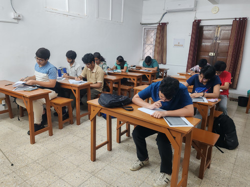 Neet Physics Coaching Kestopur  - Quark Centre for Physics Learning In Kolkata.jpg