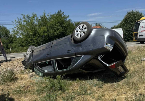 Težak udes kod Čumića: Automobil završio na krovu, uviđaj u toku