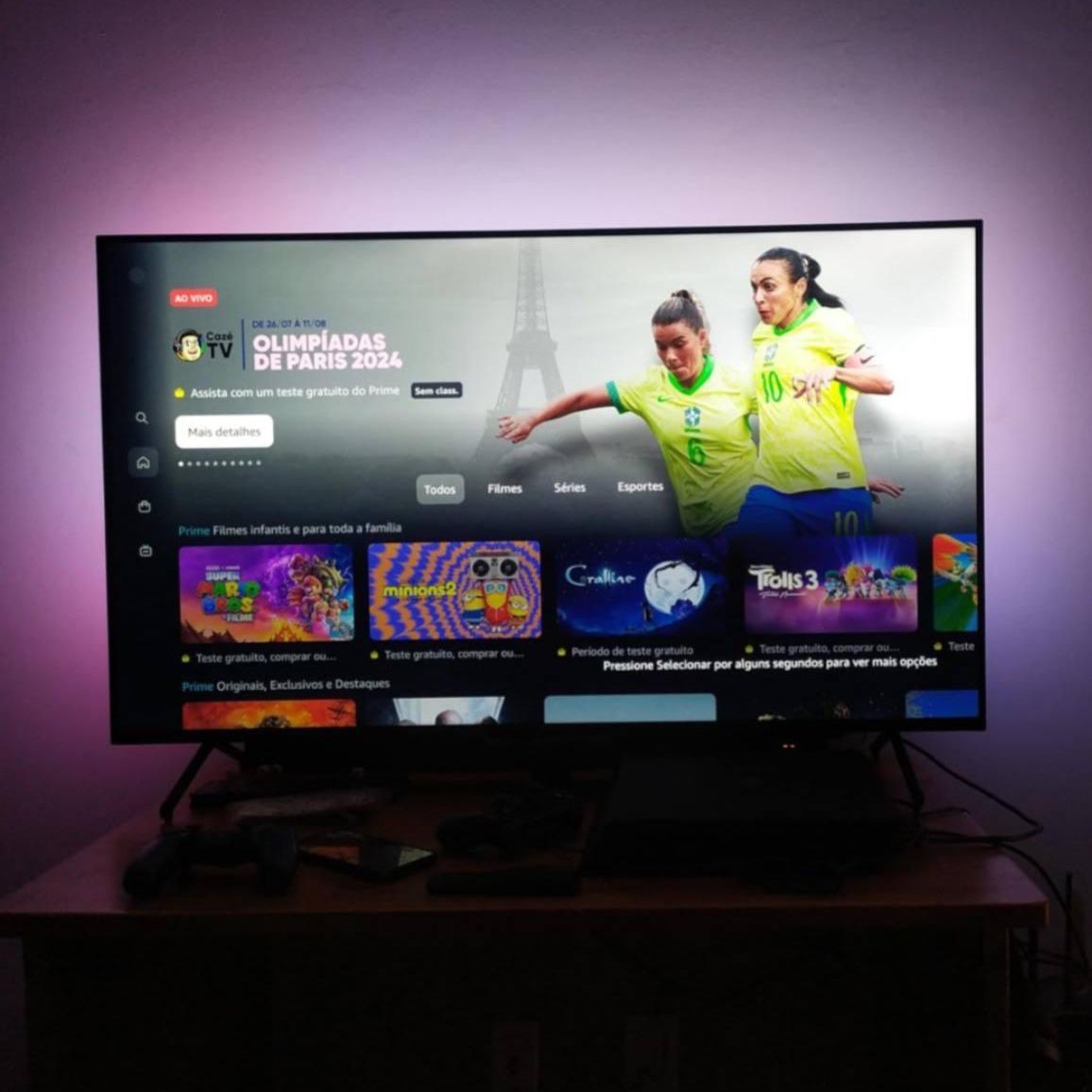 Smart TV Philips Ambilight 50″ 4K 50PUG7908/78, Google TV, Comando de Voz, Dolby Vision/Atmos, VRR/ALLM, Bluetooth