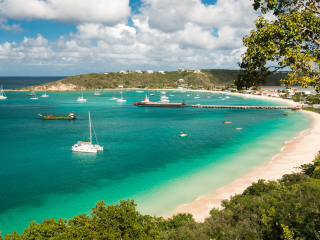 a yachtcharter.com yacht charter services.png