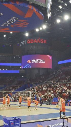ZiitHqdUoFcThma1.jpg