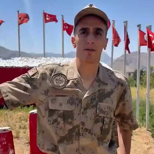 Qm0hTOUKlMBUcZWJ.jpg