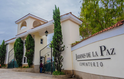 entrada cementerio.jpg