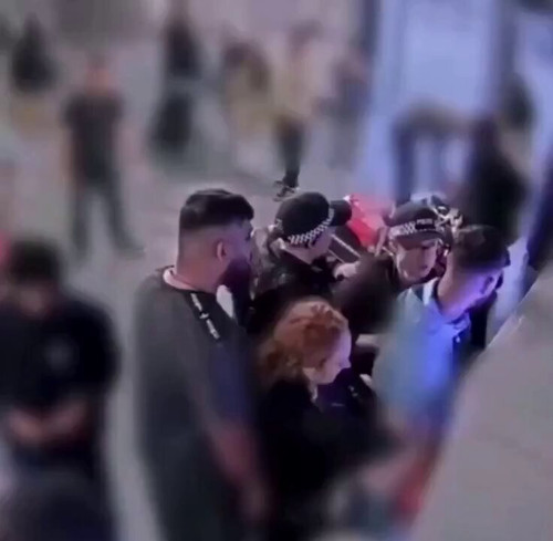 ETqQUJxt 9Je D9F.jpg