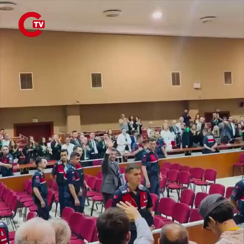 SyyItaa3InVvARym.jpg