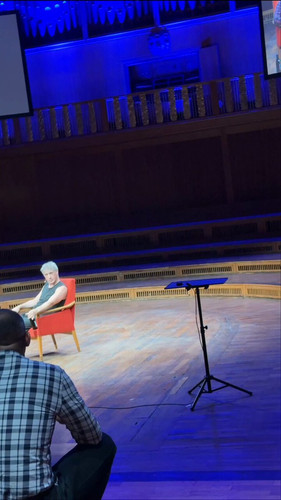 F0wTYFJi4c kF1LE.jpg