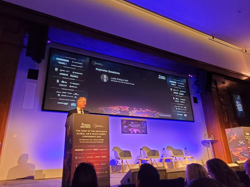 GwC1XB6WwAA1yg7.jpg