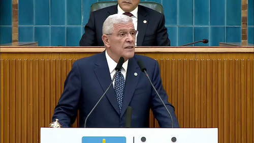BvVeyxUzSDQQJZN8.jpg