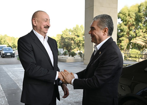 Gv rjGsWQAEkGo3.jpg