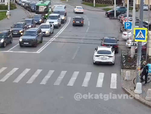 Wzw6m Nfu8Gy4fFX.jpg