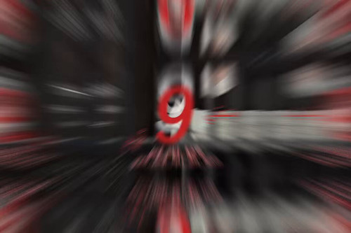 LFGEgPeKA4tJZzRv.jpg