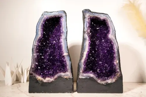 Amethyst Geode Lamp.webp