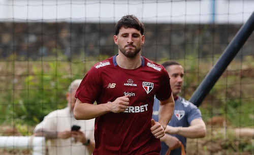 Calleri viaja com São Paulo à Colômbia e retoma treinos após cirurgia