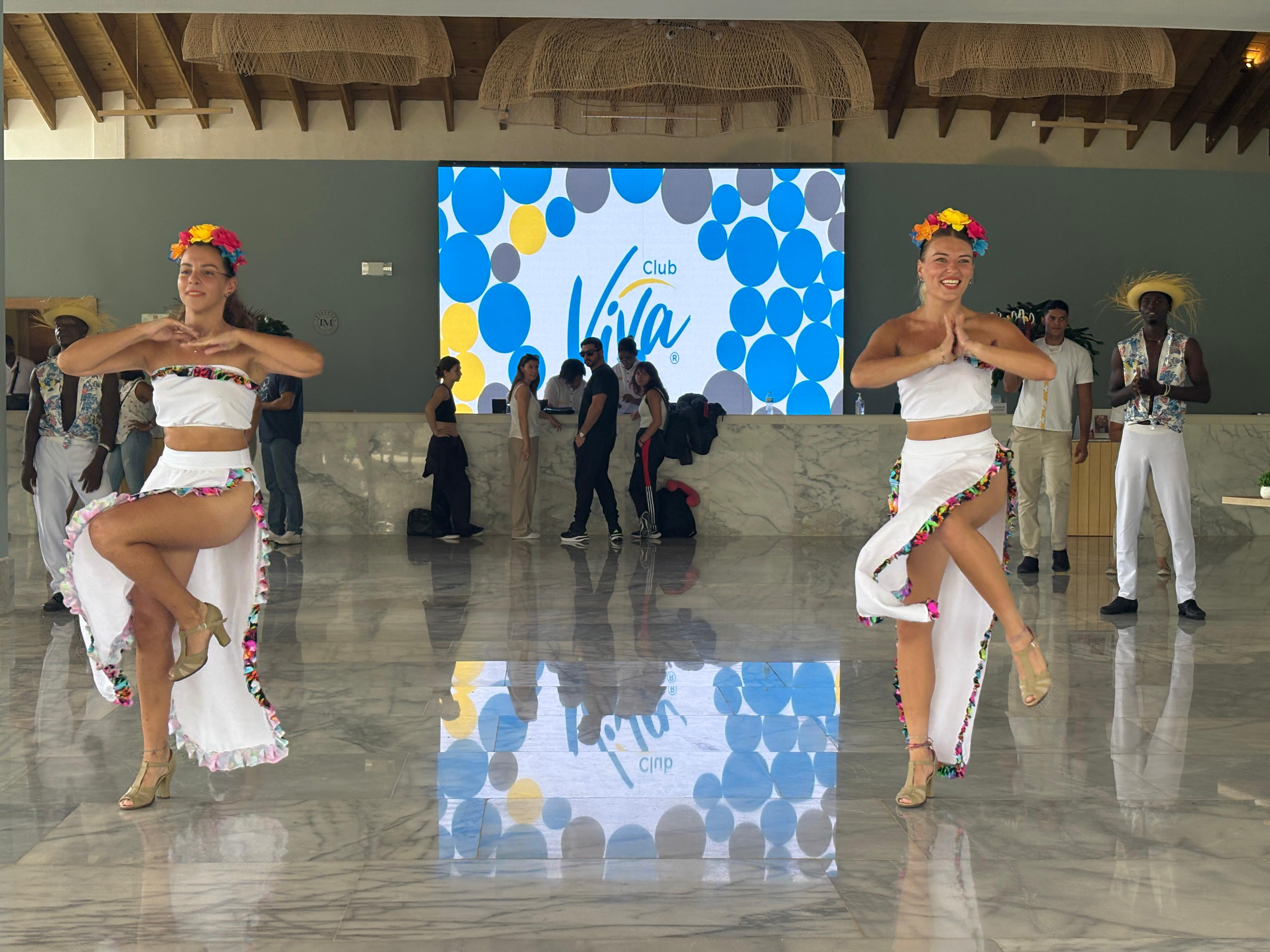 bailarines Viva by Wyndham.jpeg bailarines Viva by Wyndham.jpeg