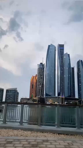 QXB9L3I4lFBLx fM.jpg